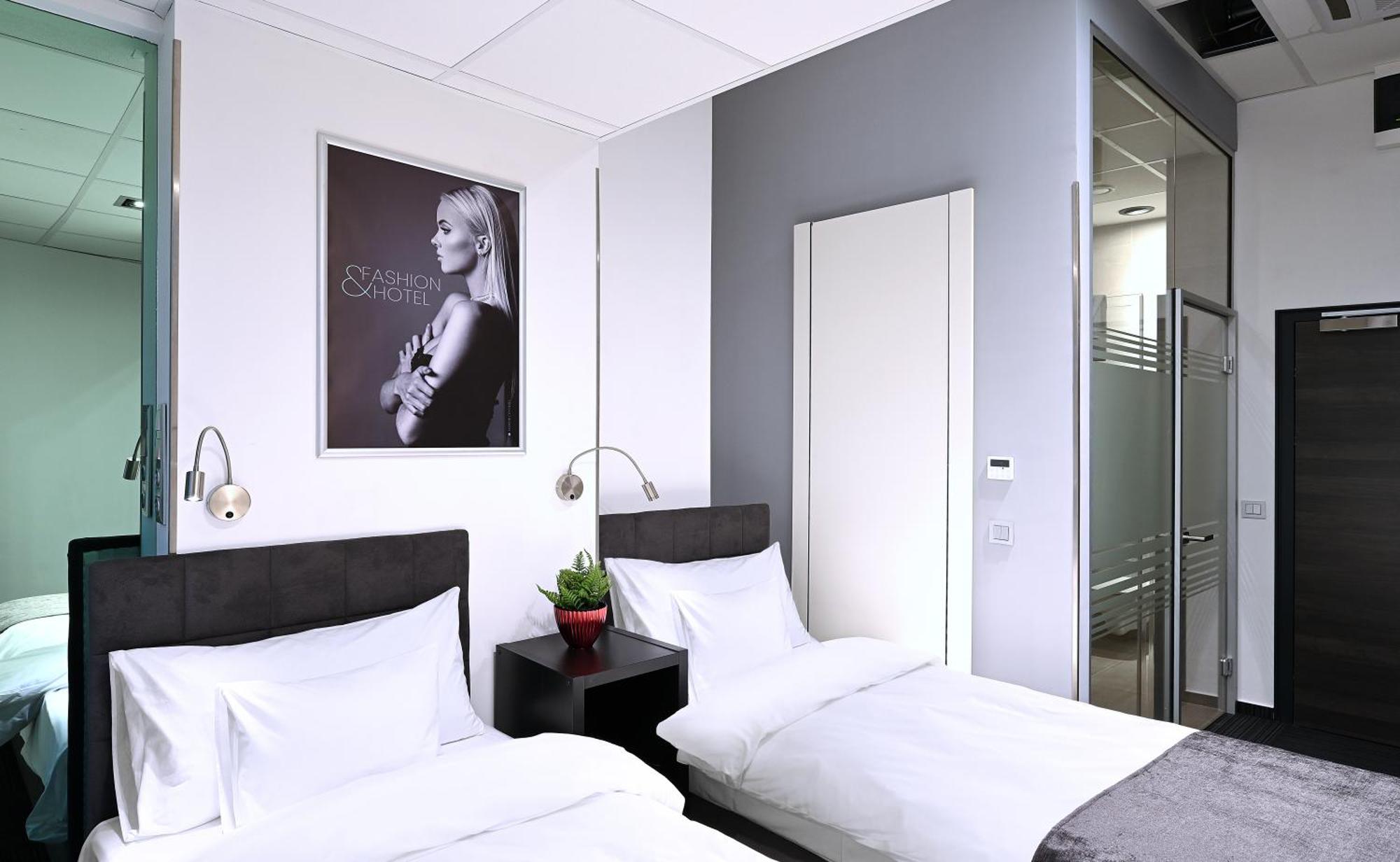 Fashion City Hotel Superior Budapest Room photo